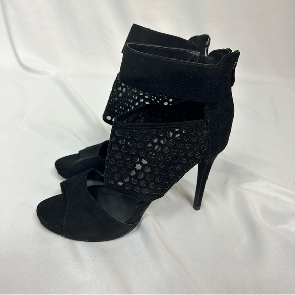 YEES Black Heels in Size 38 - Picture 2 of 6